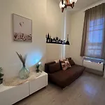Deri Corner By Downtown