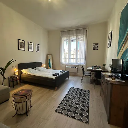 Deri Corner By Downtown